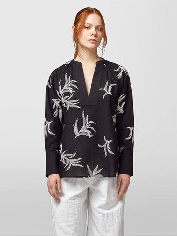 https://imageboutique.it › products › alpha-studio-ad-2600u-blusa-ricamata-collo-guru