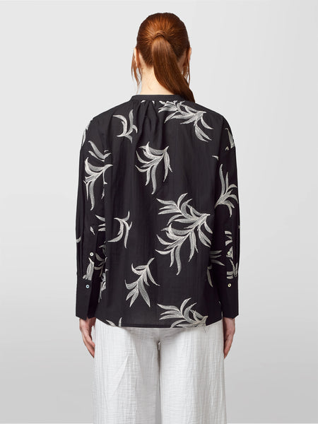 https://imageboutique.it › products › alpha-studio-ad-2600u-blusa-ricamata-collo-guru
