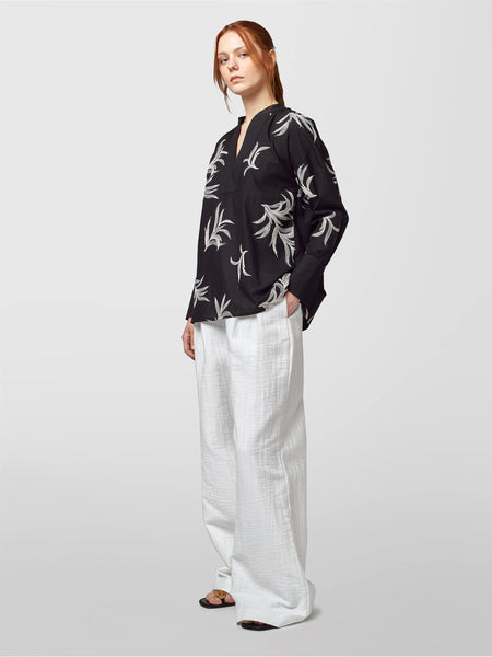 https://imageboutique.it › products › alpha-studio-ad-2600u-blusa-ricamata-collo-guru