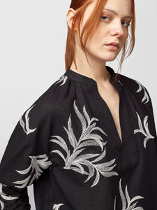 https://imageboutique.it › products › alpha-studio-ad-2600u-blusa-ricamata-collo-guru