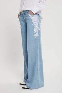 https://imageboutique.it › prodotti › ermanno-scervino-d46ep040apej0-pantaloni-denim-leggero-con-ricamo