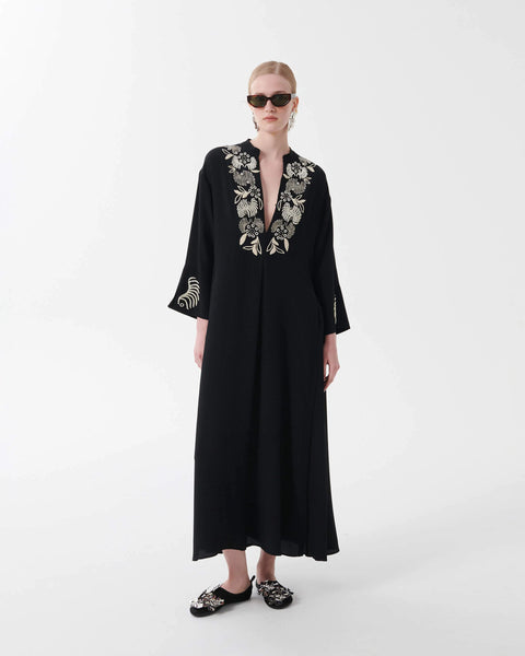 https://imageboutique.it › prodotti › beatrice-b-25fe6467torre-abito-in-crepe-de-chine-di-seta-con-plastron-ricamato