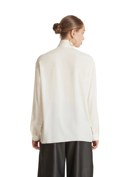https://imageboutique.it › products › simona-corsellini-cpcaw0401-camicia-in-viscosa-e-seta-con-sciarpa-volant-plisse