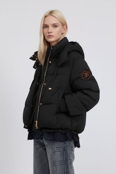 https://imageboutique.it › products › ermanno-firenze-d49ea011ex0-piumino-con-pizzo-al-fondo-e-logo-gioiello