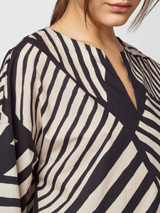 https://imageboutique.it › products › alpha-studio-ad-2580u-blusa-serafino-stampa-etnografica