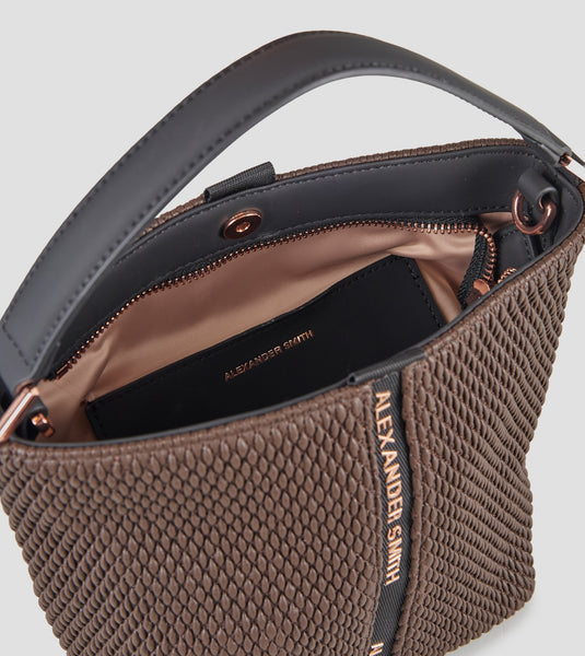 https://imageboutique.it › prodotti › alexander-smith-b177-julie-small-secchiello-in-plissettato-marrone-scuro