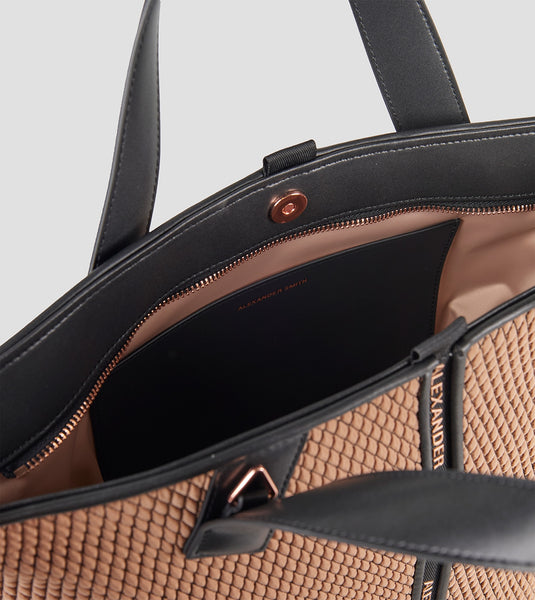 https://imageboutique.it › prodotti › alexander-smith-b174-lauren-medium-borsa-a-mano-in-nylon-plissettato-cammello